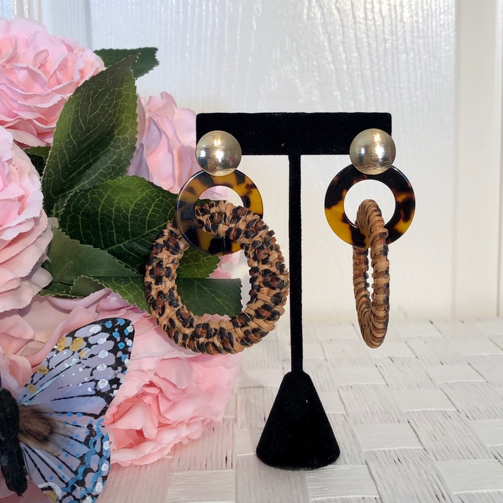 💼 Piper K Woven Animal Print  Tortoise Hoops